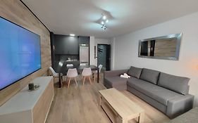 Edificio Montblanc - Apartamentos Junto a la Plaza de Pradollano